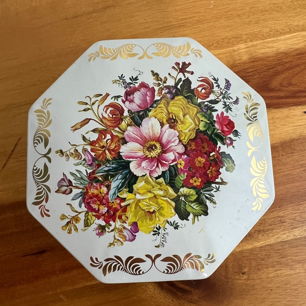 Vintage Made in England Octagon trinket box‎